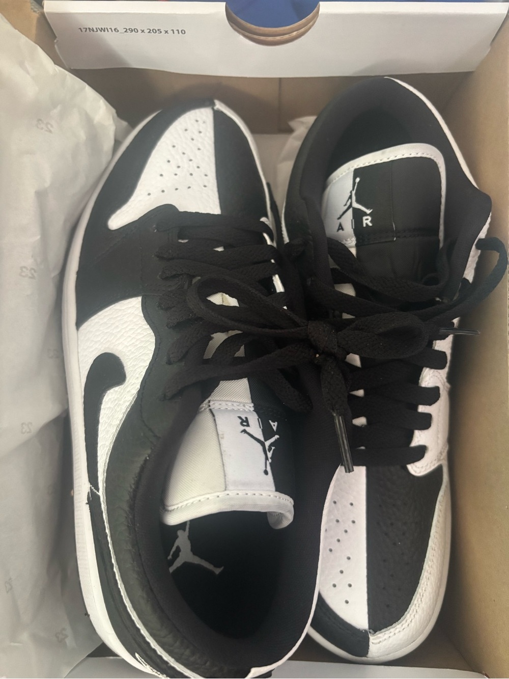 Jordan Low-Top Sneakers in Black and White. Worn once - Picture 6 of 7